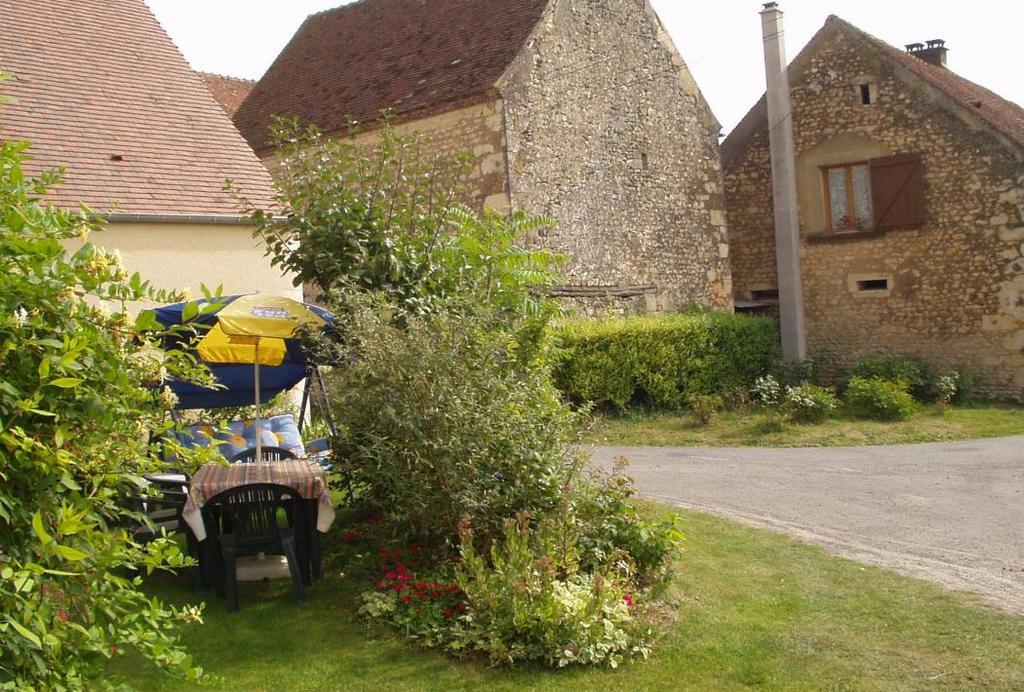 Gite De La Galaisiere Preaux  Bagian luar foto